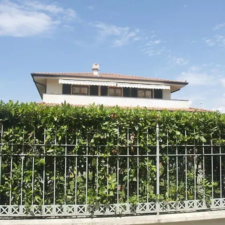 Appartamento Con Terrazza Panoramica Forte dei Marmi Exterior photo
